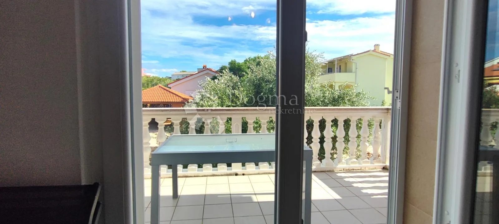 top samostojeća kuća s 3 apartmana (300m od mora), povljana - slika 9