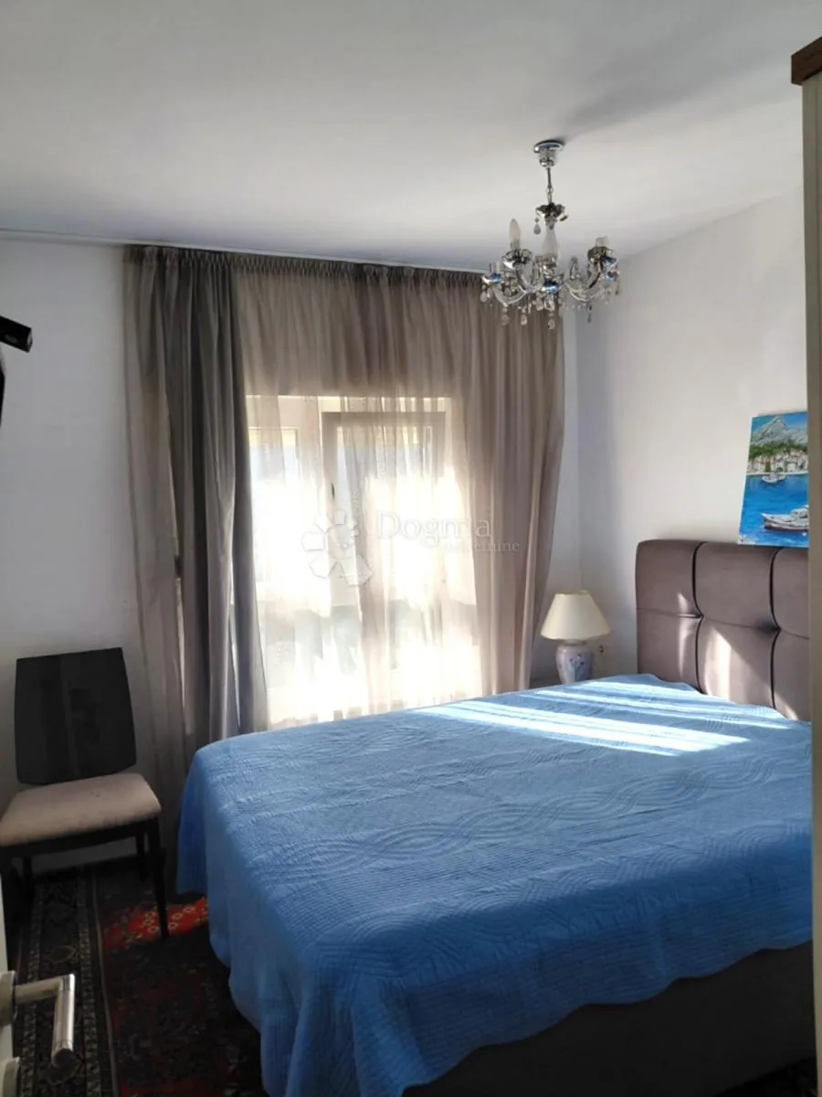 dvosoban stan makarska - slika 8