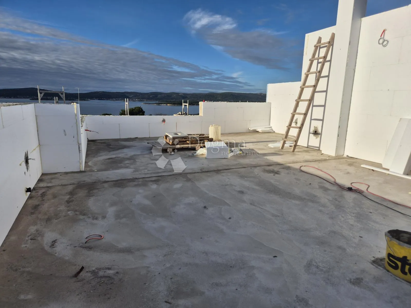 sveti filip i jakov - penthouse sa krvnom terasom i jacuzzijem s5 - slika 2