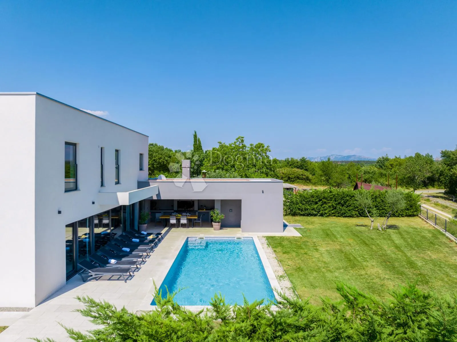 elegantna villa s bazenom, novogradnja! - slika 1
