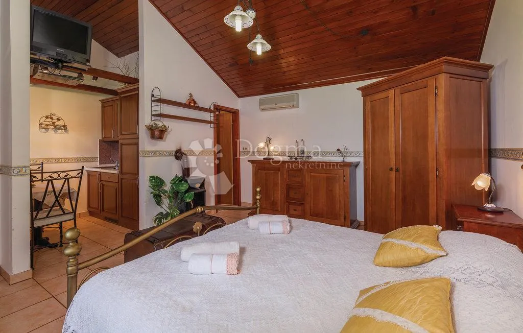 kamena kuća na šarmantnom imanju - slika 41