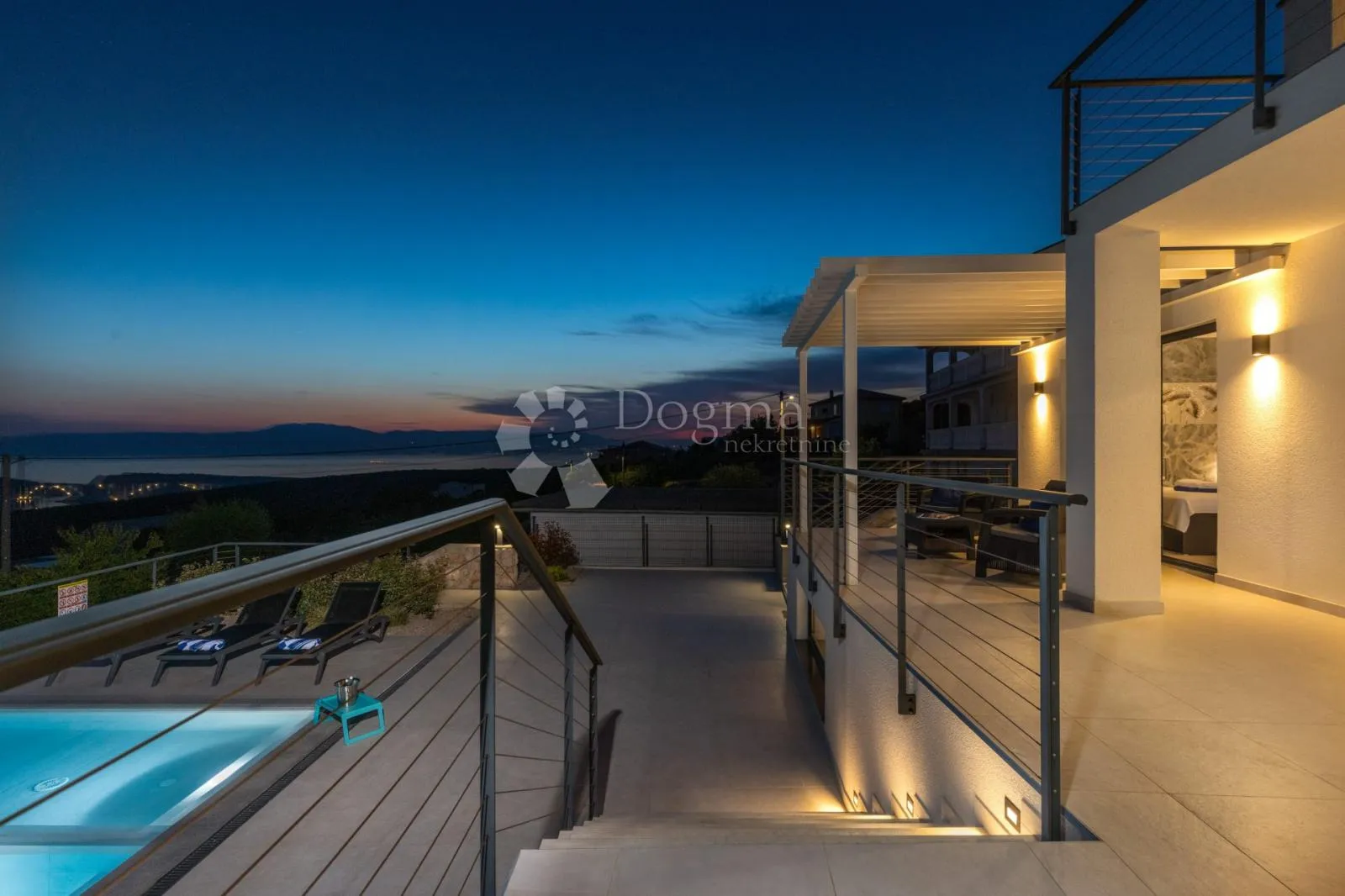 vila s bazenom - slika 44