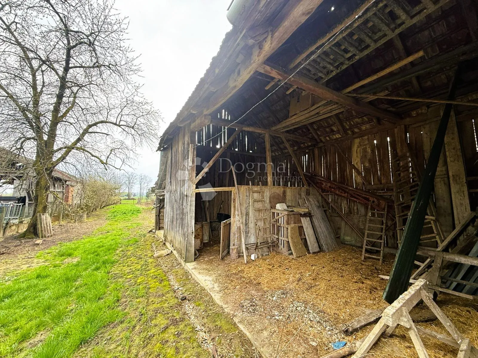 kuća za život i hobije - prostor, priroda i potencijal u strugi - slika 14