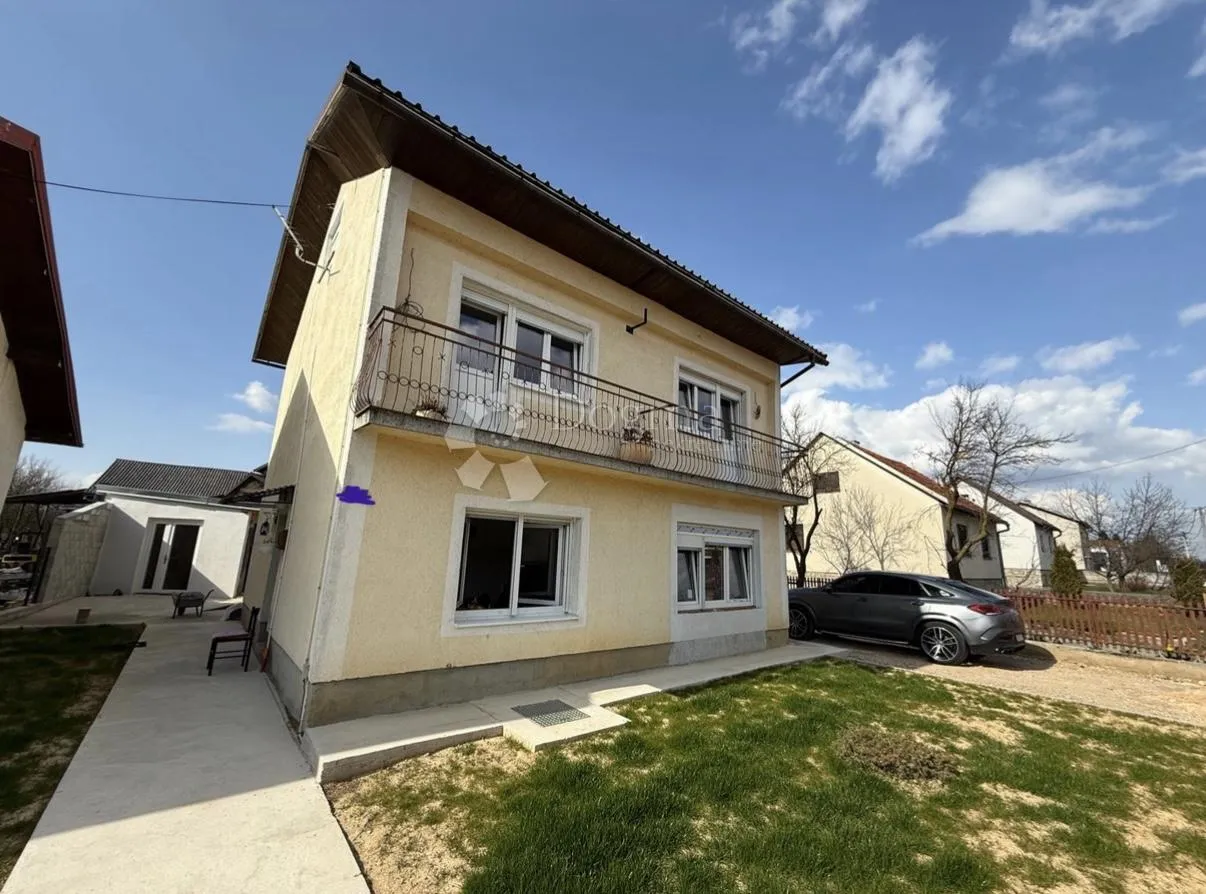 kuća s 2 stana 2 pomoćna objekta i 3000 m2 vrta - slika 4