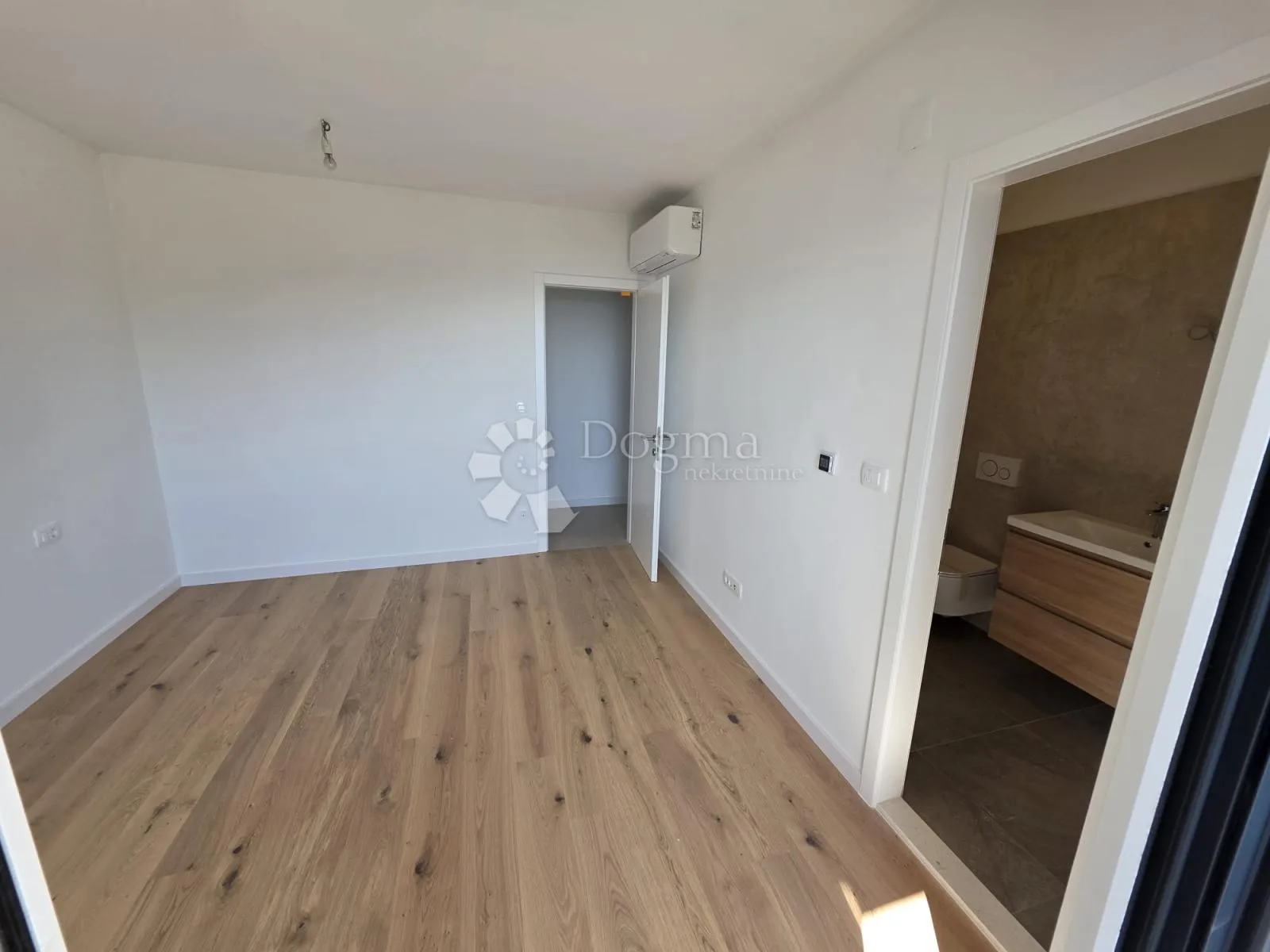 vinišće- top prilika!!! moderna villa s pogledom na more - slika 16