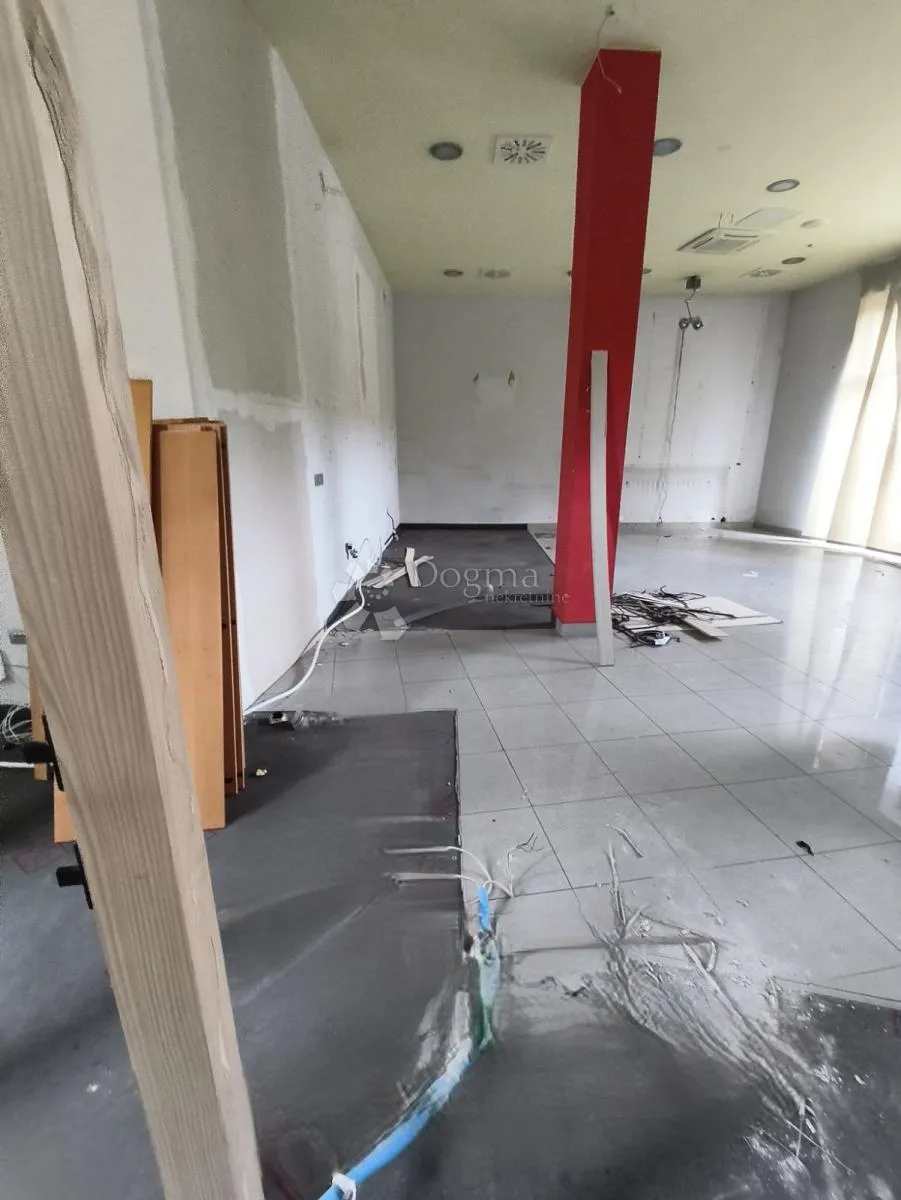 donji grad: poslovni prostor s velikim izlozima! - slika 5