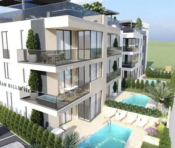 Više od luksuza: penthouse s liftom, privatnom krovnom terasom i panoramskim pogledom u prvom redu do mora - Sukošan