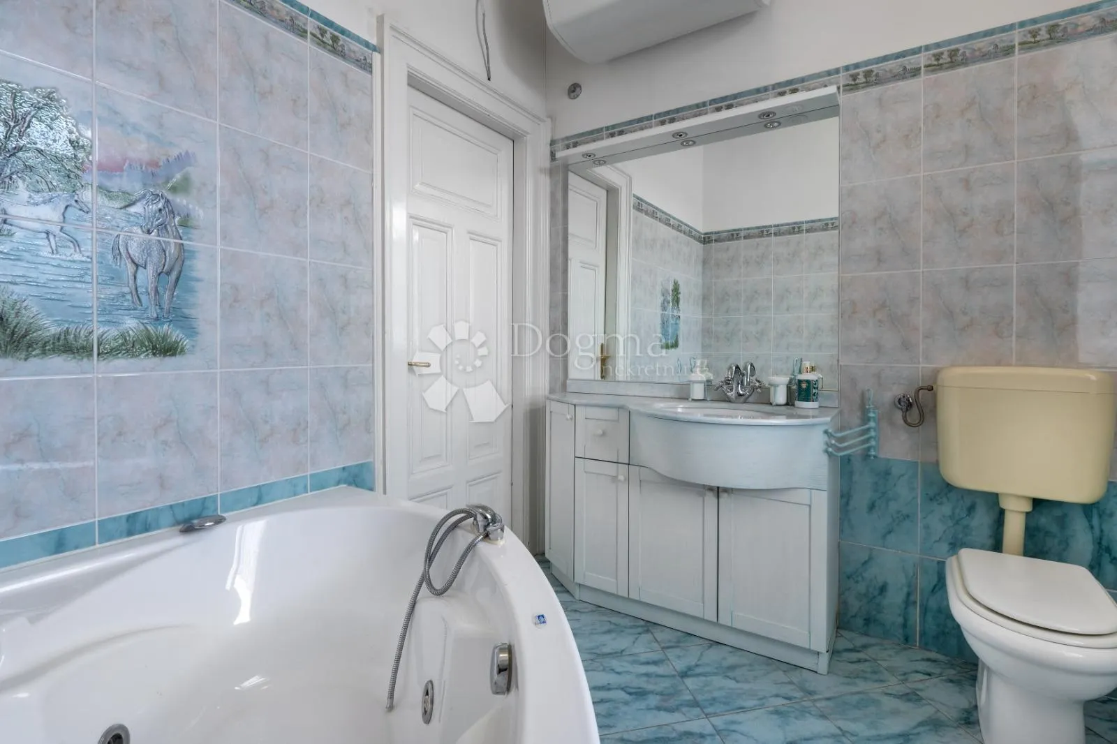 penthouse u vili u centru opatije - slika 9
