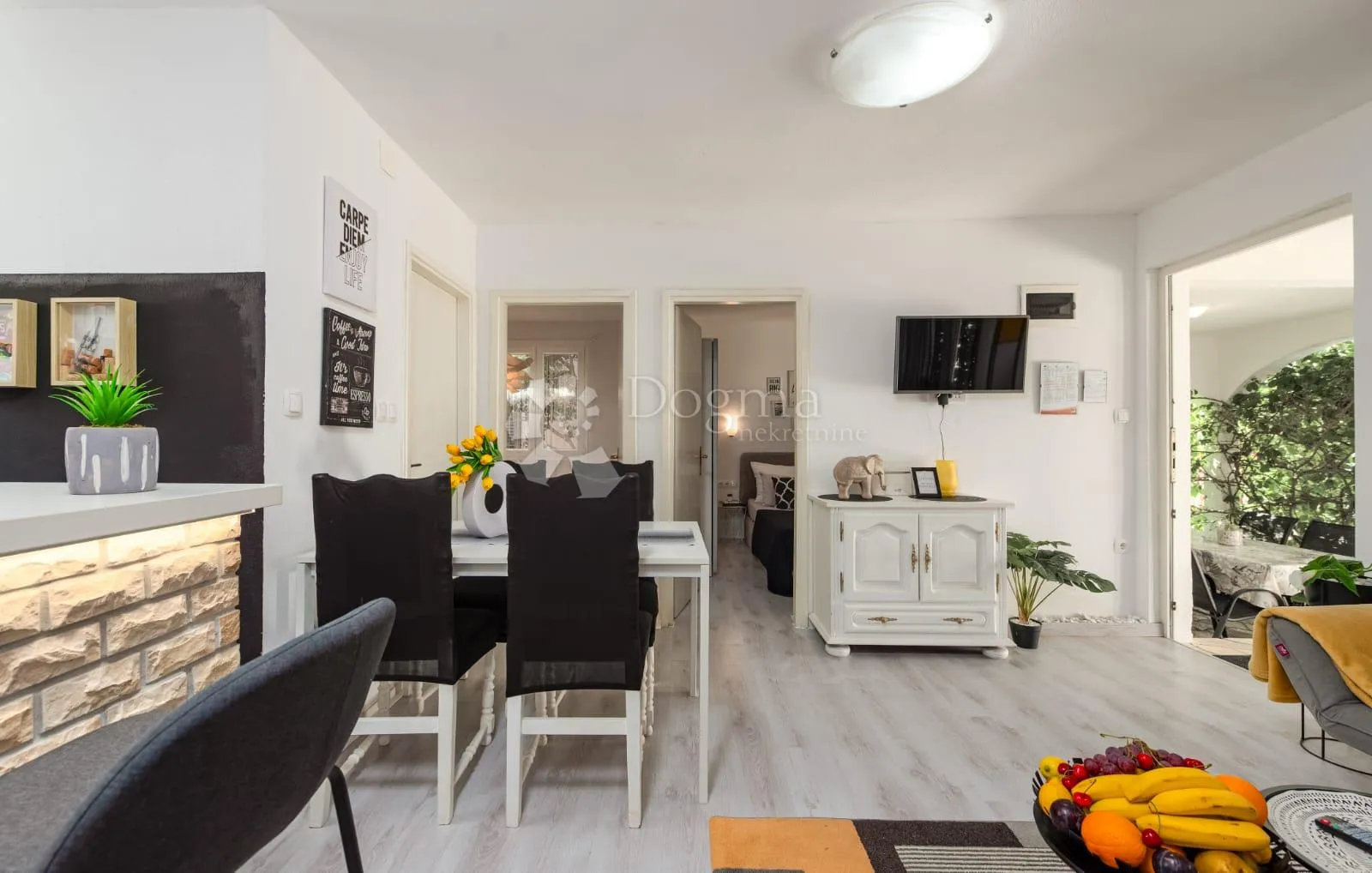tri apartmana s bazenom - slika 18