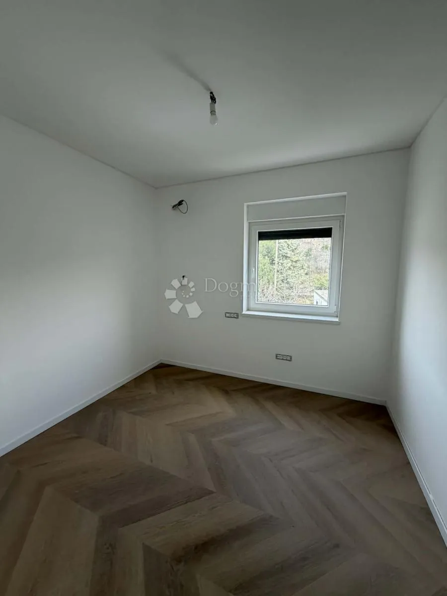izuzetno prostran prizemni stan 212m² – kostrena - slika 2