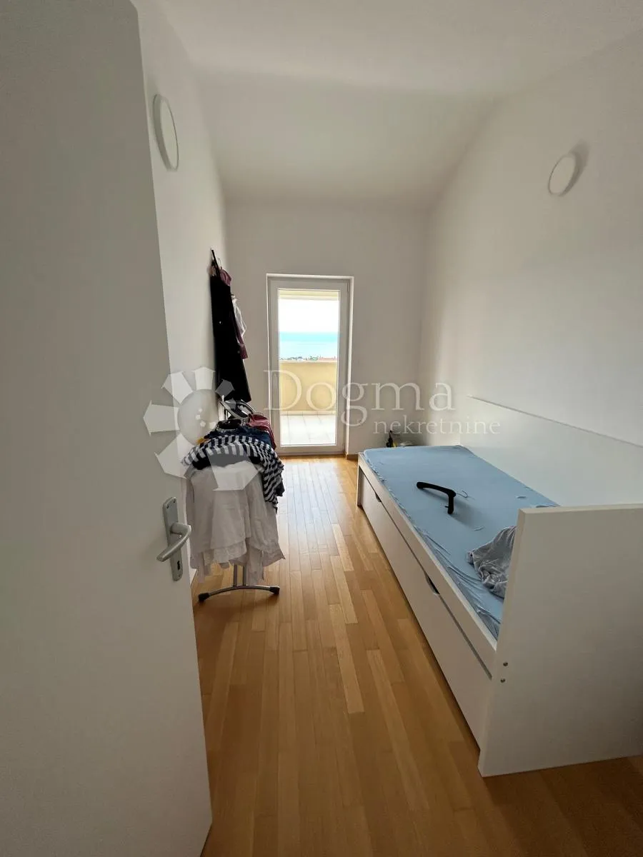 dvoetažni apartman u mirnom okružju - slika 9