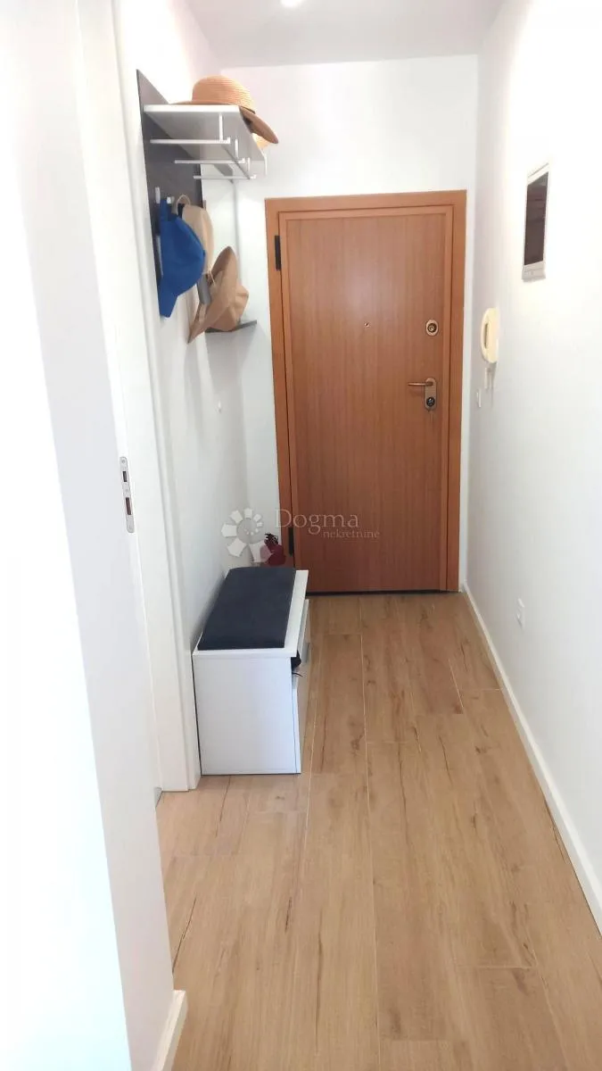 dvosoban stan s predivnim pogledom na more - slika 14