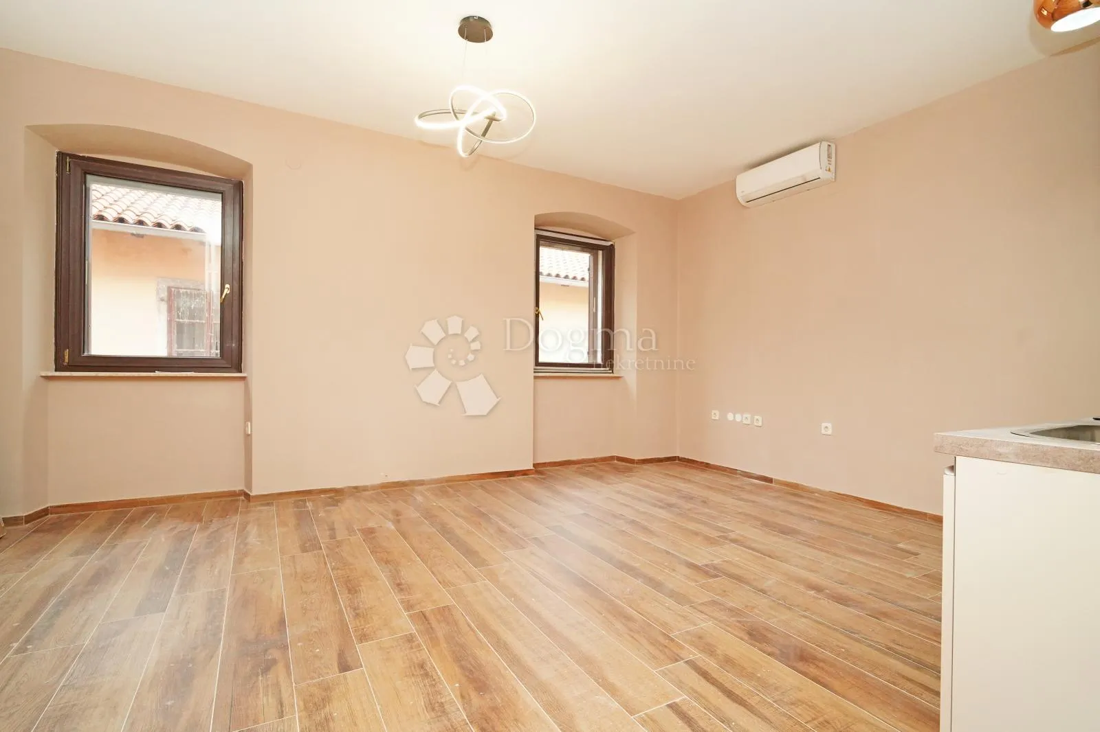 poreč centar-renovirani stan 50 m² - slika 4