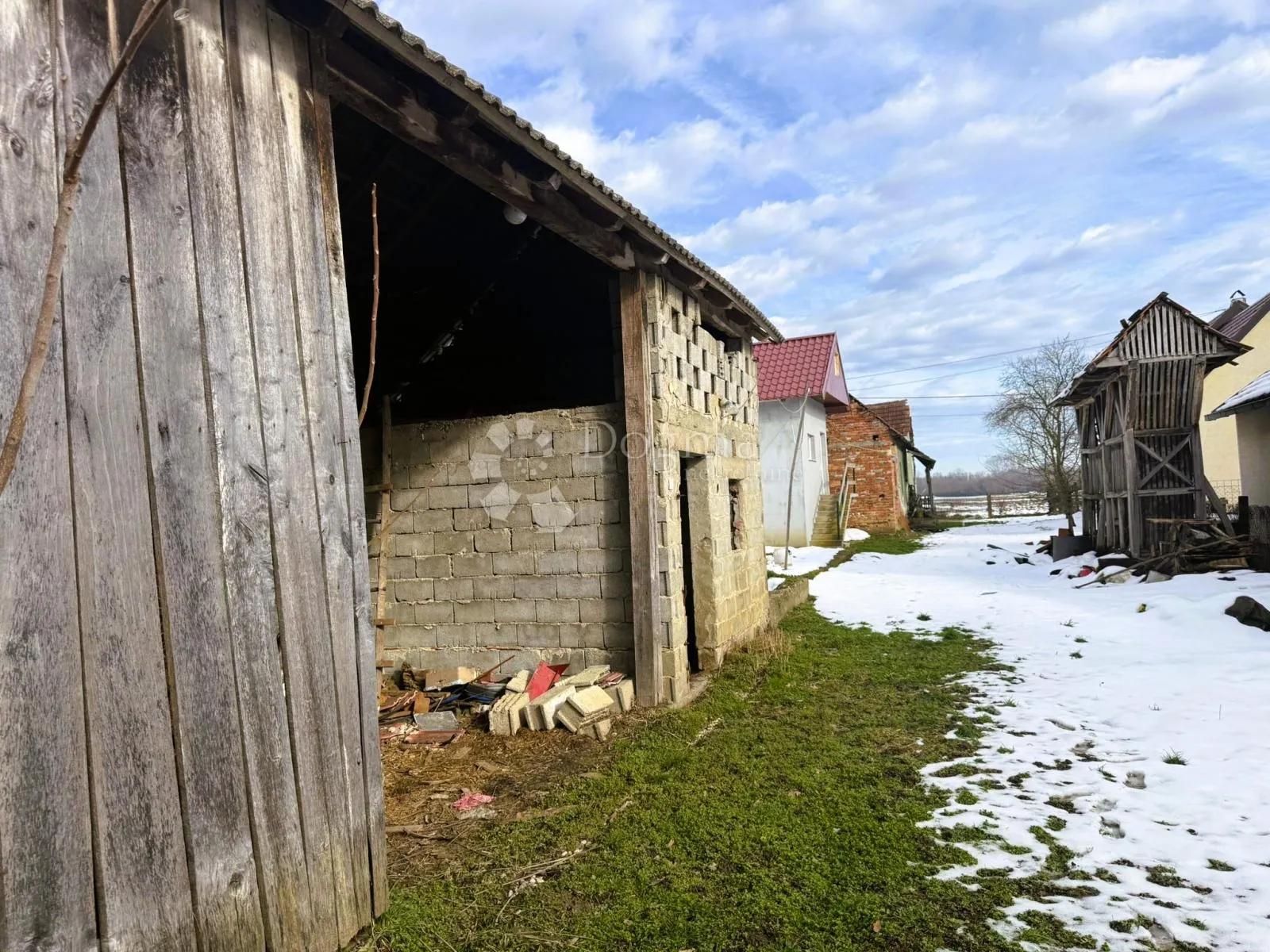 čičkovina: kuća i pomoćna zgrada za uređenje po želji - slika 17