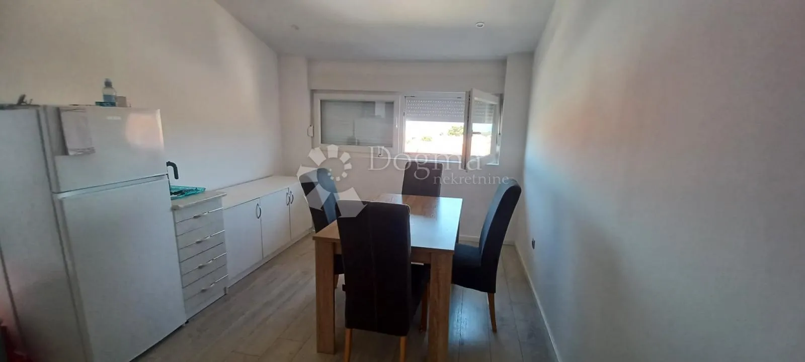 stan sa prekrasnim pogledom na more - slika 3