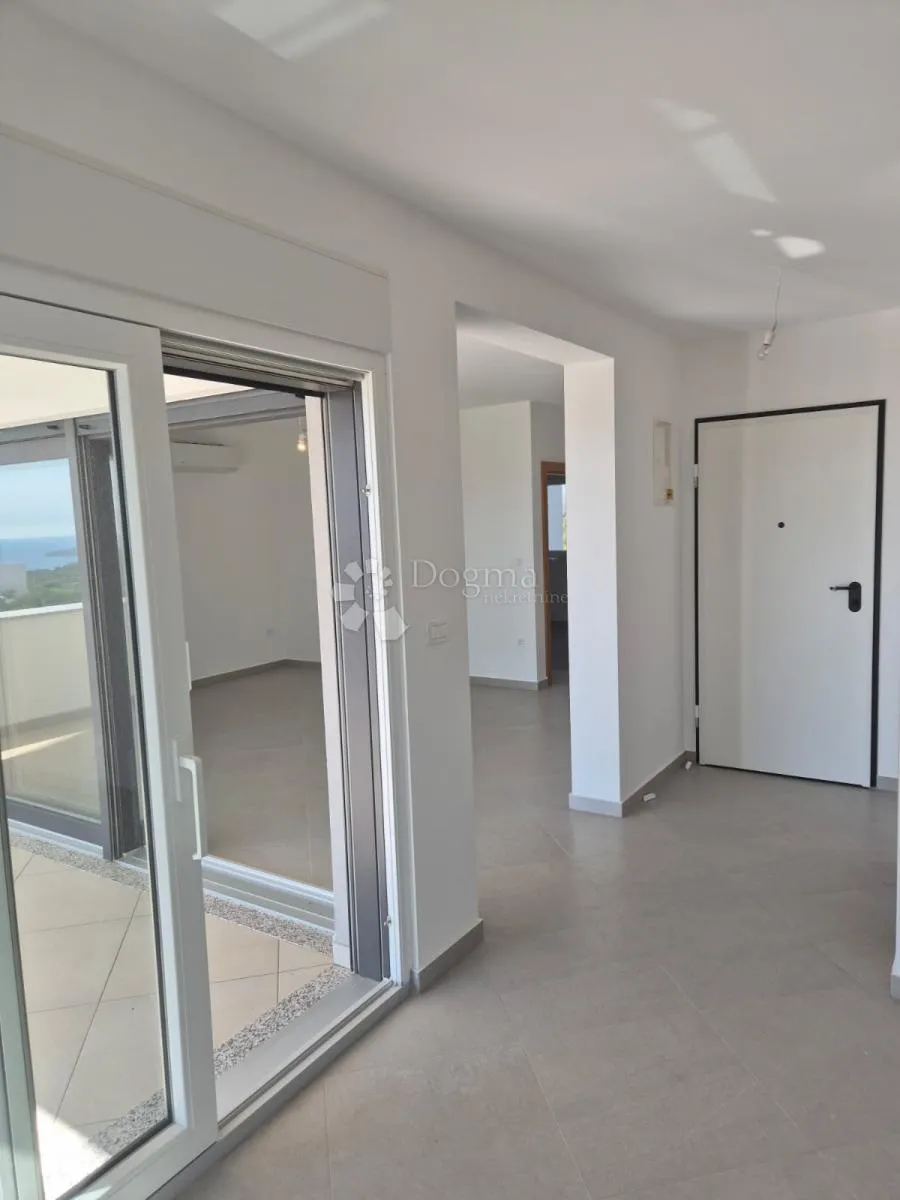 prodaje se – elegantan dvosobni stan na drugom katu, primošten - slika 16