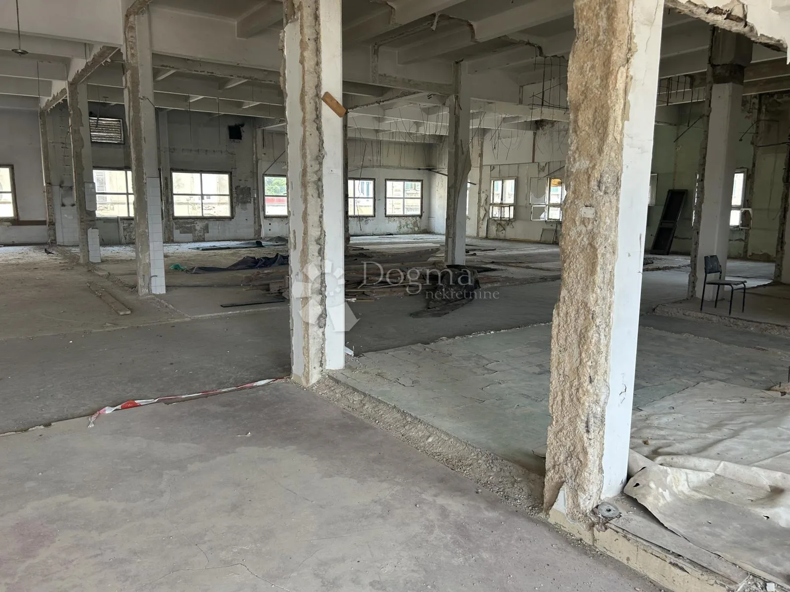najam neuređenog poslovnog prostora širi centar rijeke - slika 8