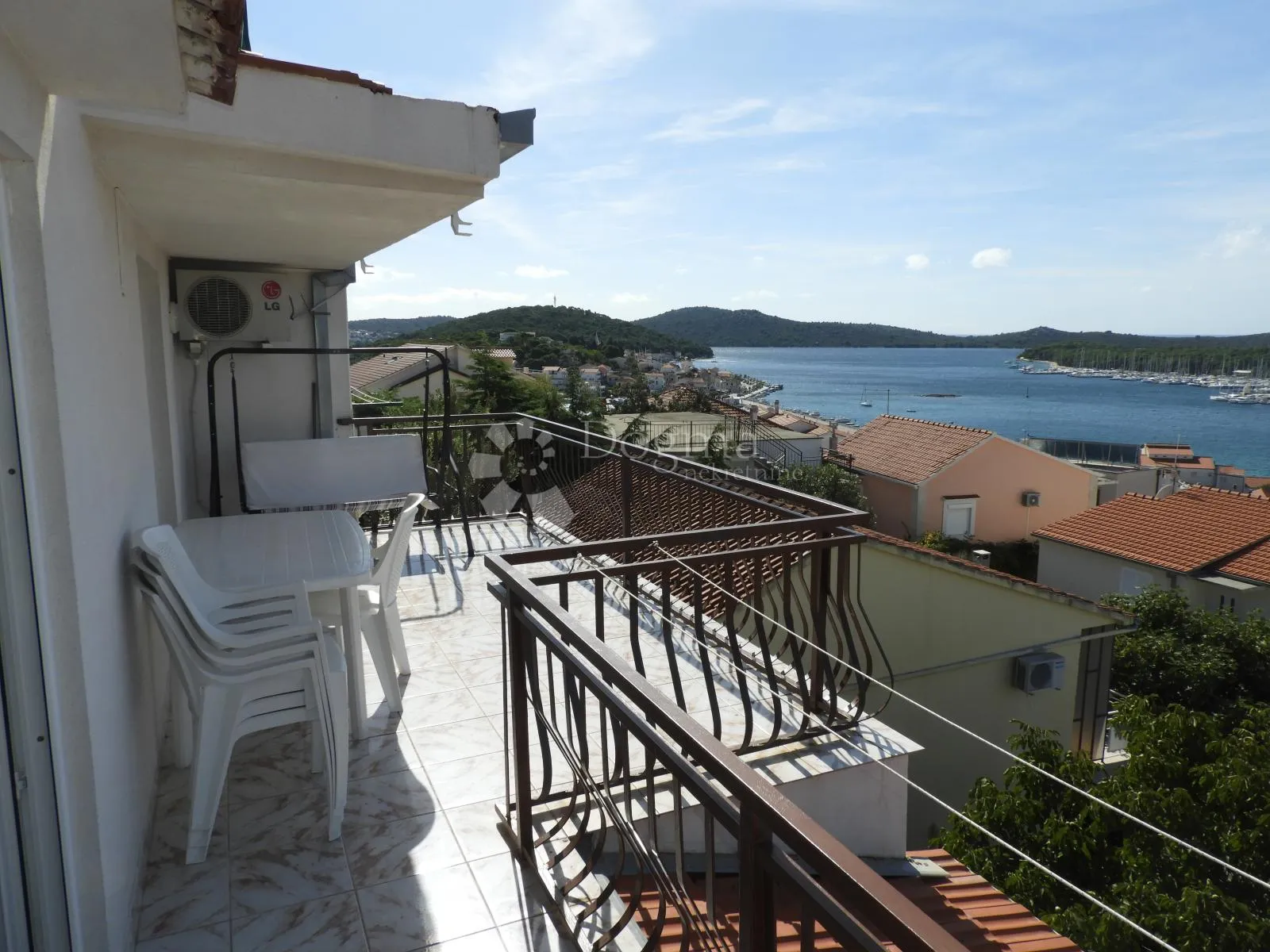 rogoznica - apartmanska kuća sa spektakularnim pogledom - slika 2