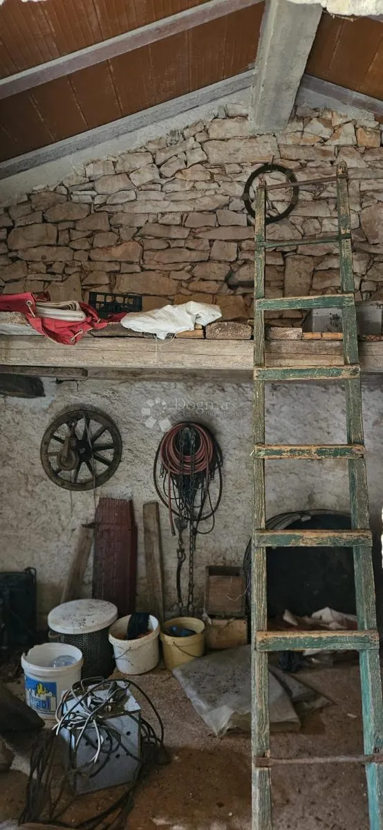 kamena kuća i dvije konobe za uređenje po želji - slika 37