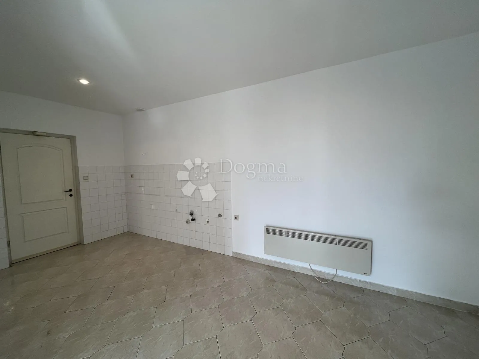 etaža u centru lovrana - slika 26