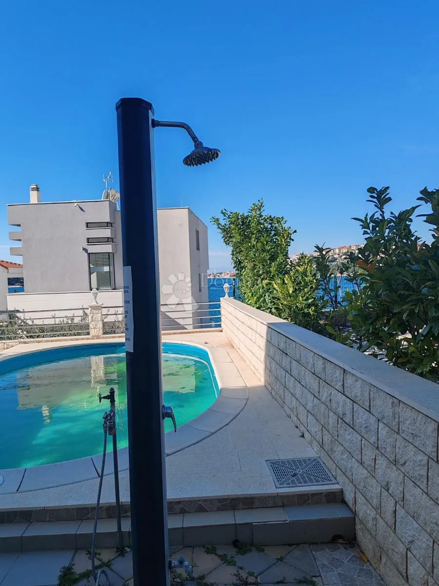 zatoglav - kuća nadomak mora sa 7 apartmana i poslovnim prostorom - slika 13
