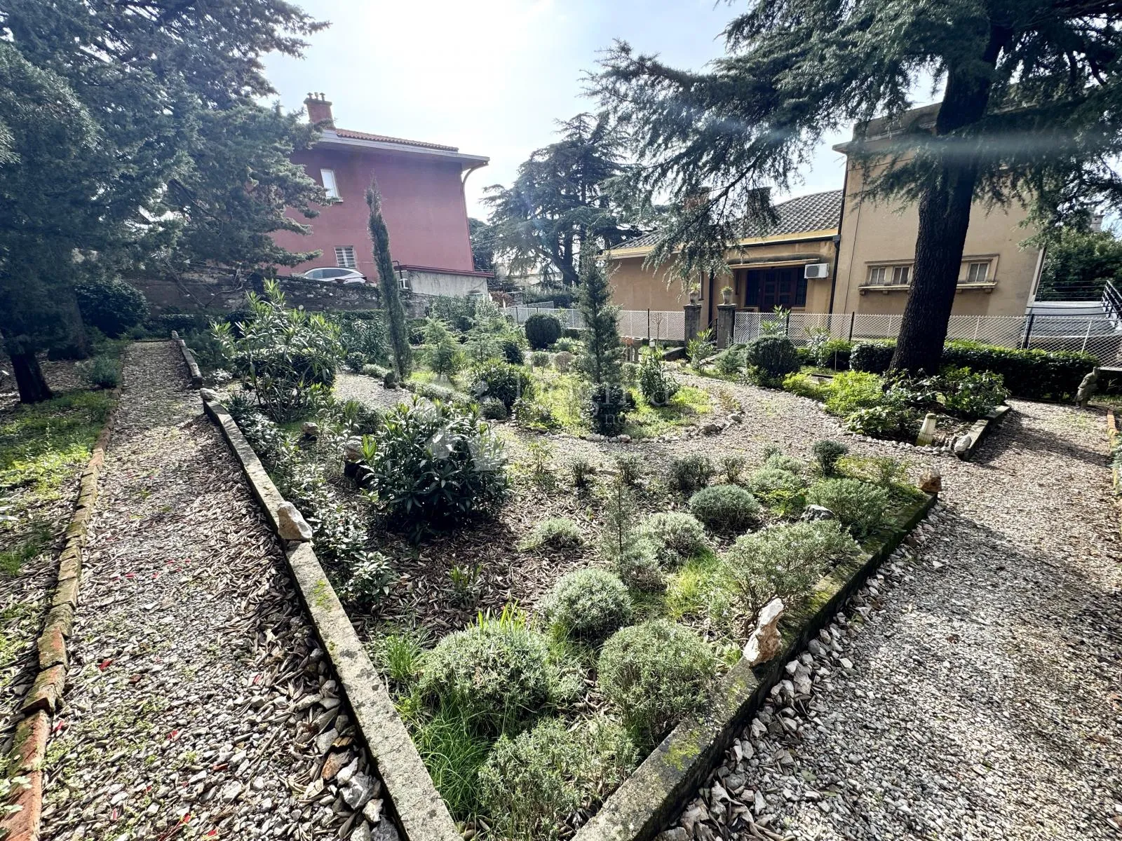 stan na dvije etaže u vili - pećine - slika 14