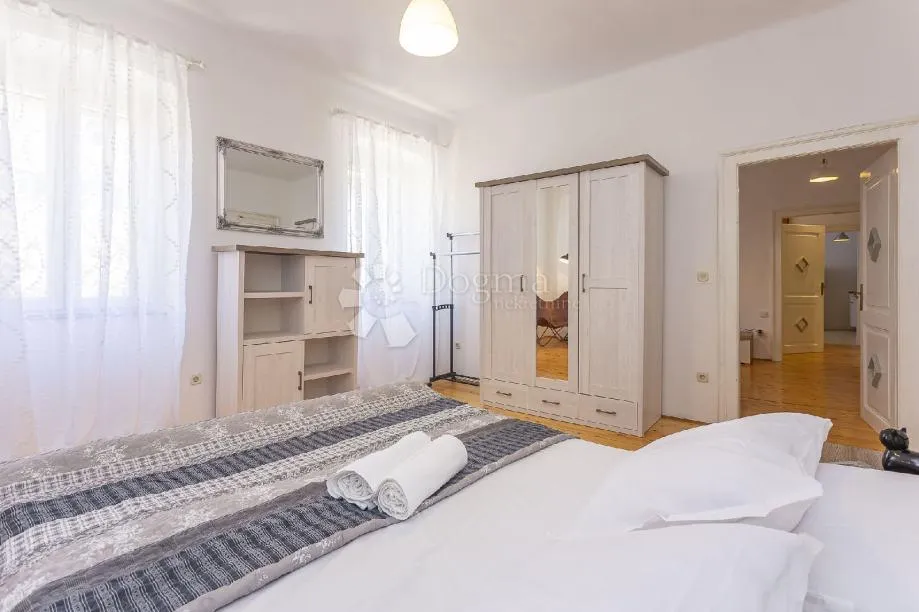 predivan stan u centru šibenika - slika 8