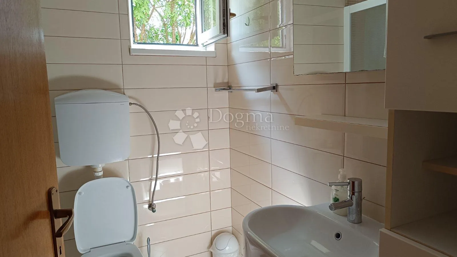 malinska, 61 m2 2s+db, balkon, parking - slika 8