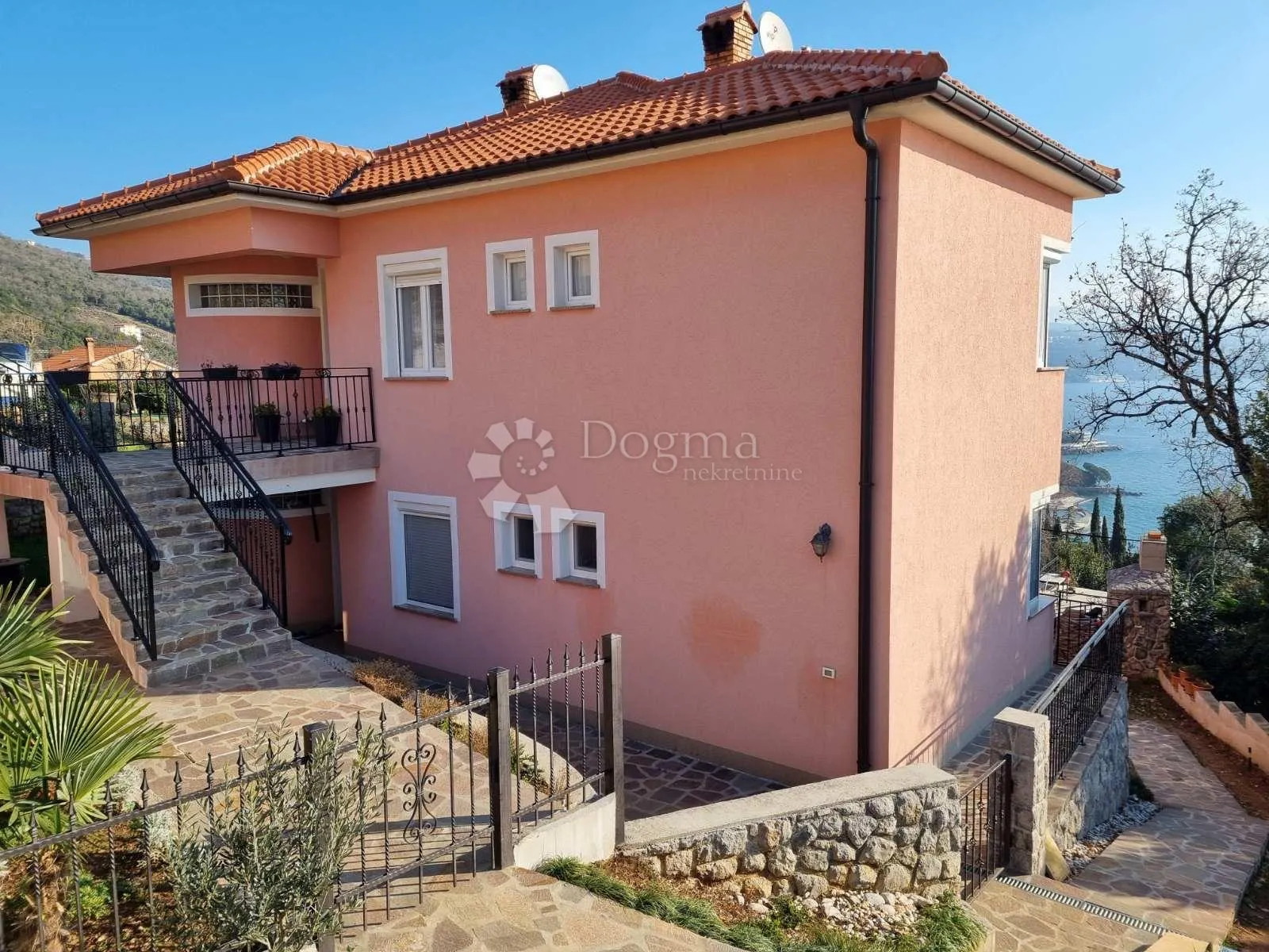 trosoban stan s vrtom i panoramskim pogledom na more - slika 15