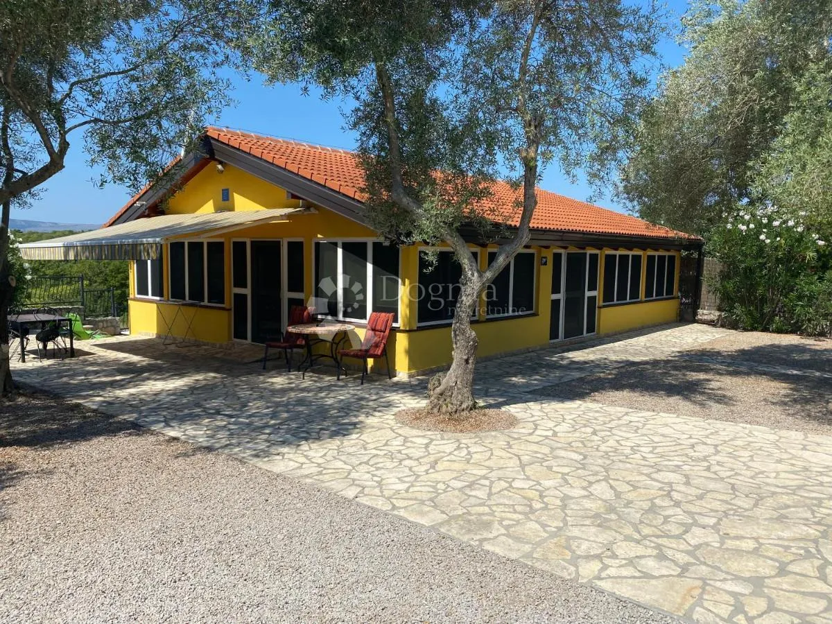 samostojeća kuća s bazenom otok krk - slika 10