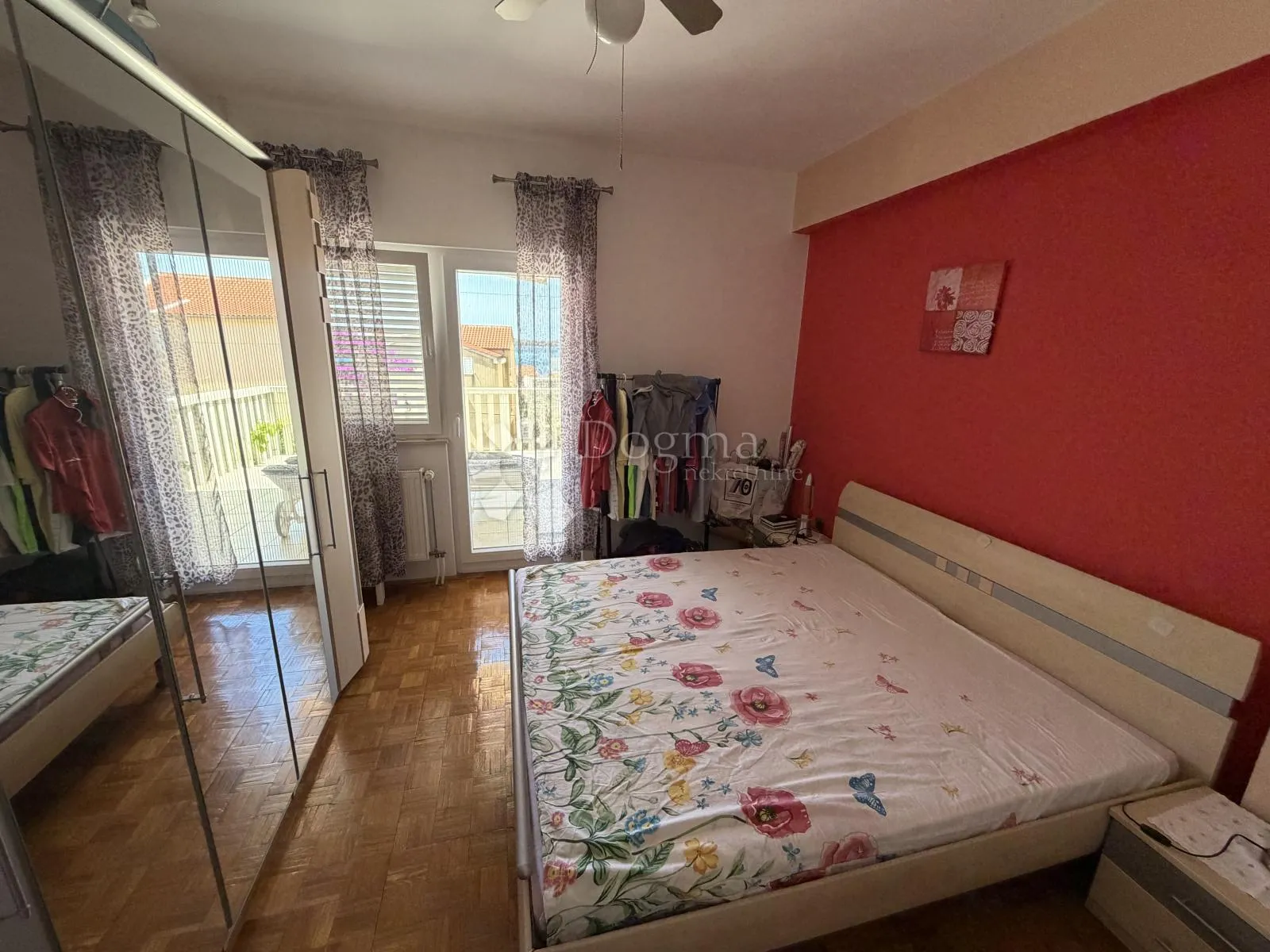 prilika u brodarici- kuća blizu mora, s 6 apartmana i 3-sobnim stanom!! - slika 29
