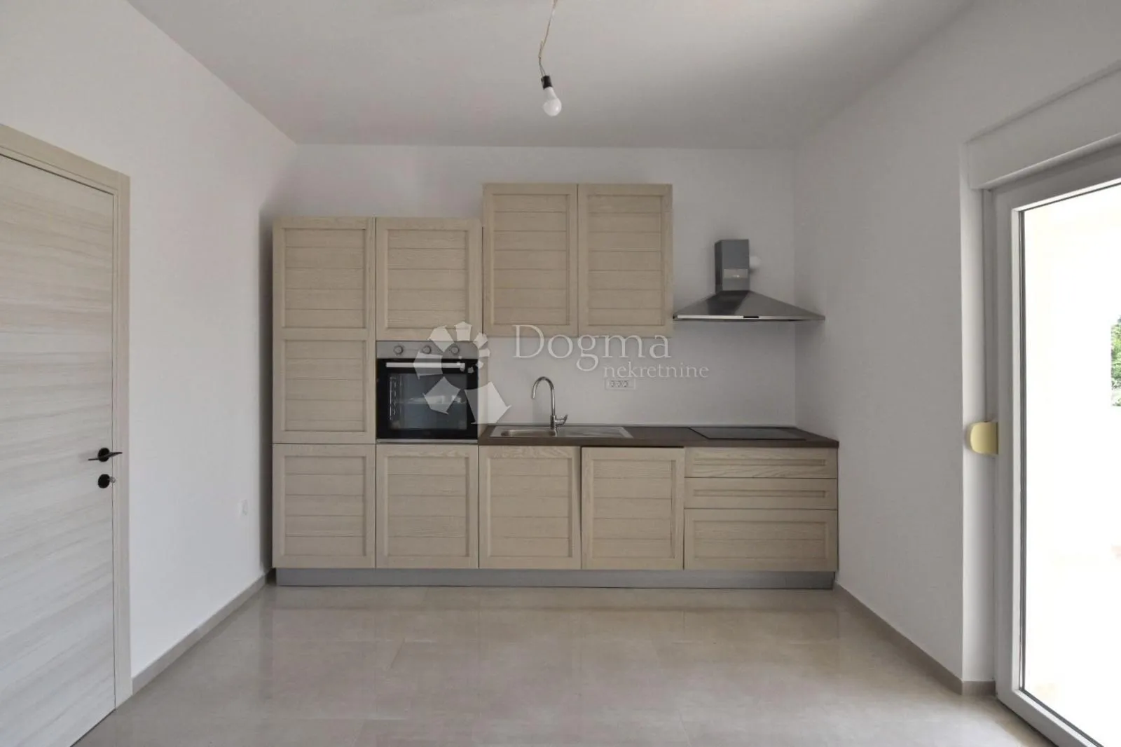 prilika - dva stana + kategorizirani studio apartman! - slika 21