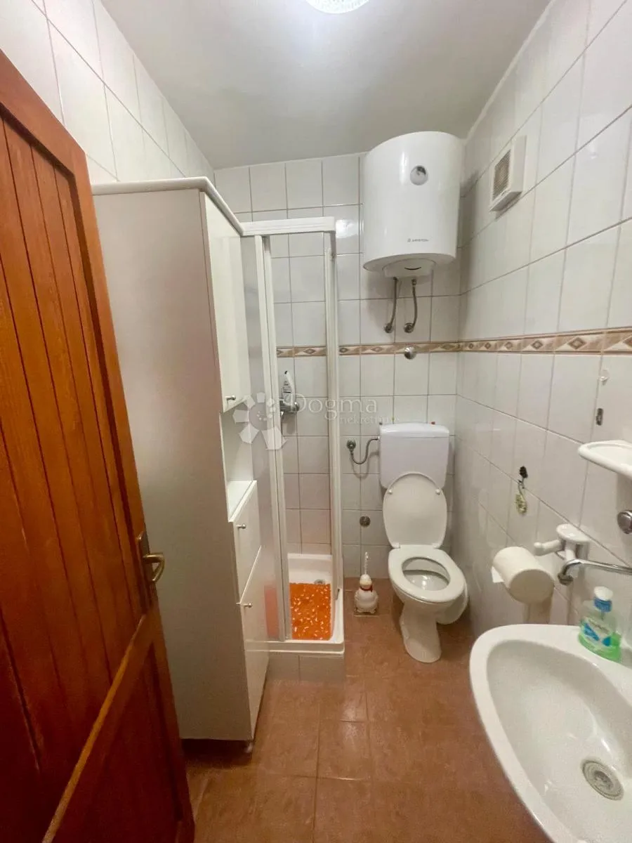 šarmantna kamena kuća tribunj - slika 5