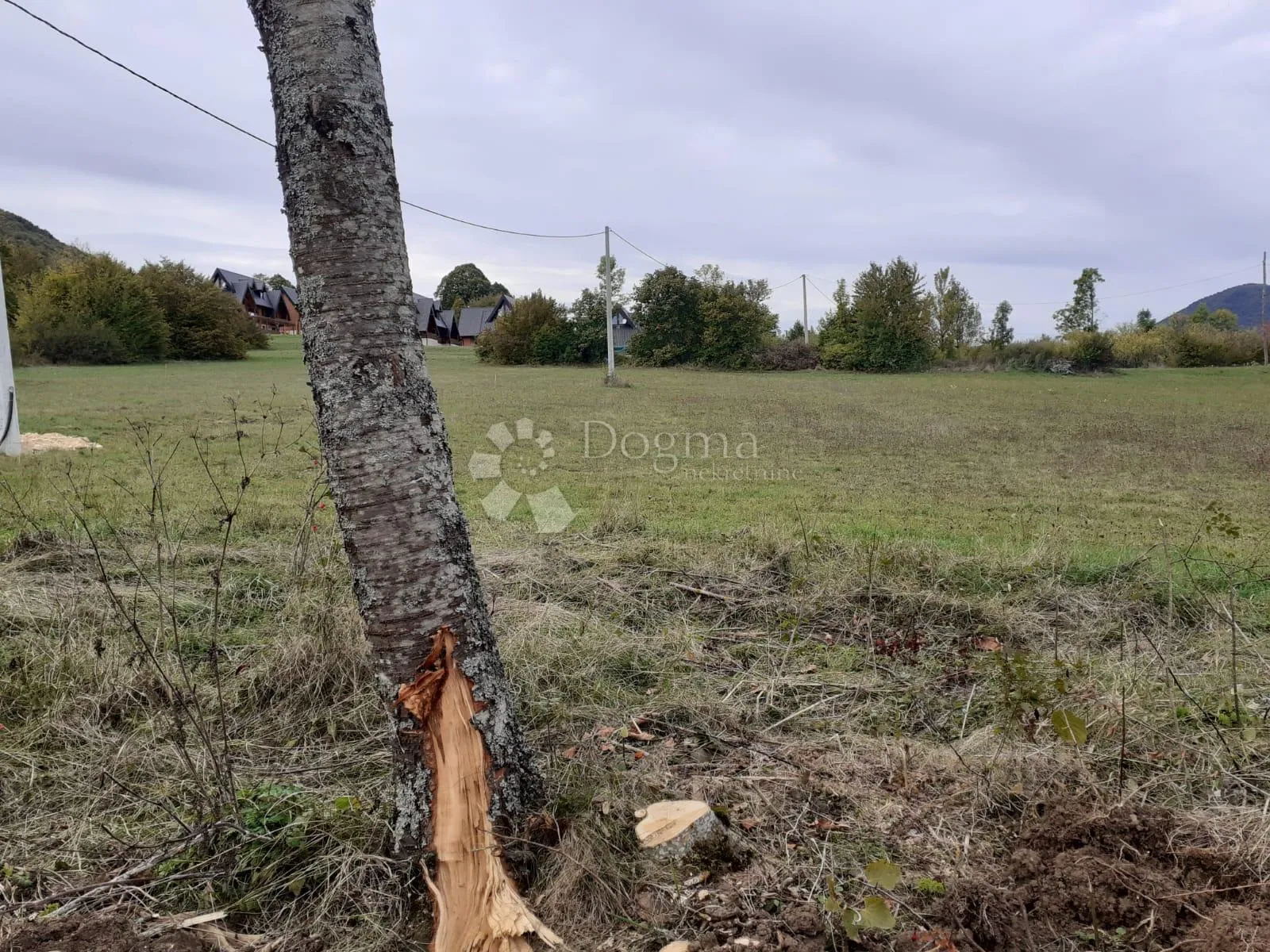 dvije građevinske parcele korenica - slika 2