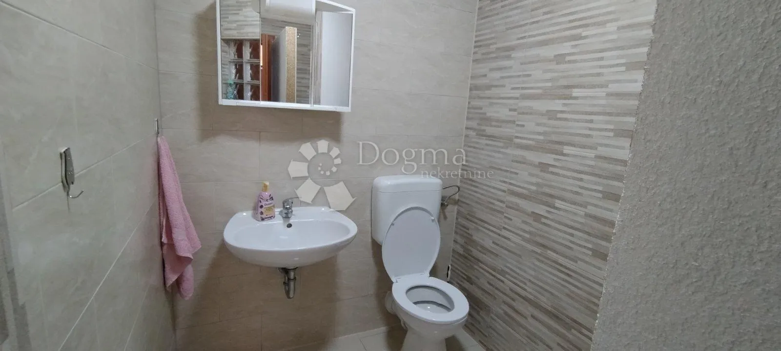 2 apartmana okolica grada krka - slika 16