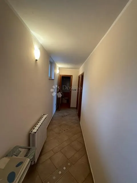 adaptirana kuća u srcu kostrene - idealna za obiteljski život! - slika 16