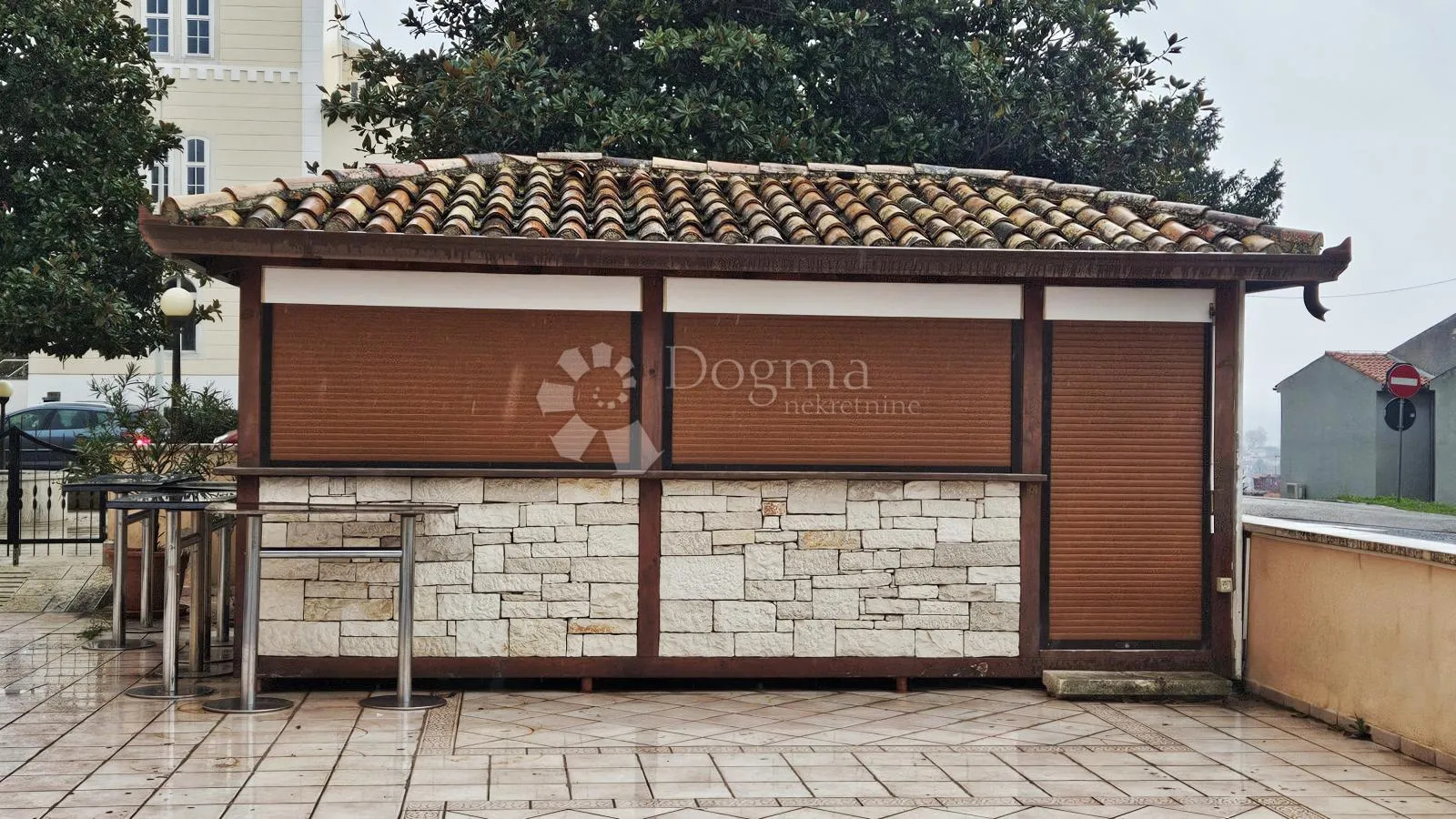 buje, ugostiteljski objekt u centru - slika 25