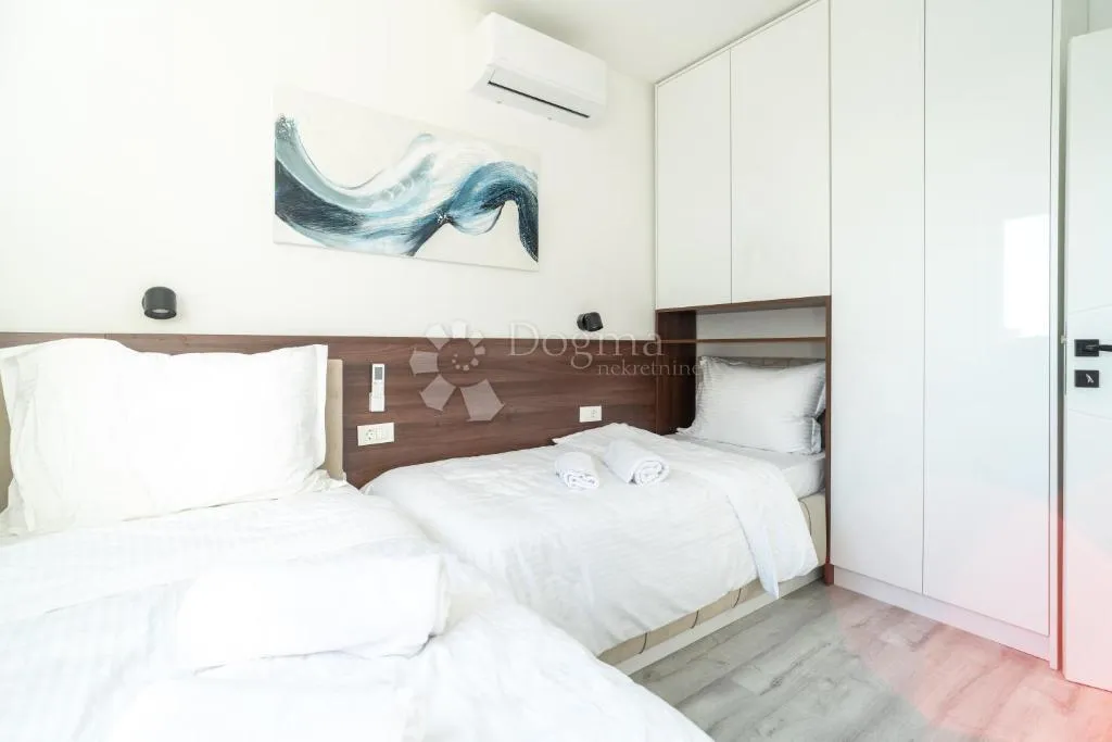 luksuzna dvojna kuća s bazenom – privlaka, 150 m od mora s3 - slika 7