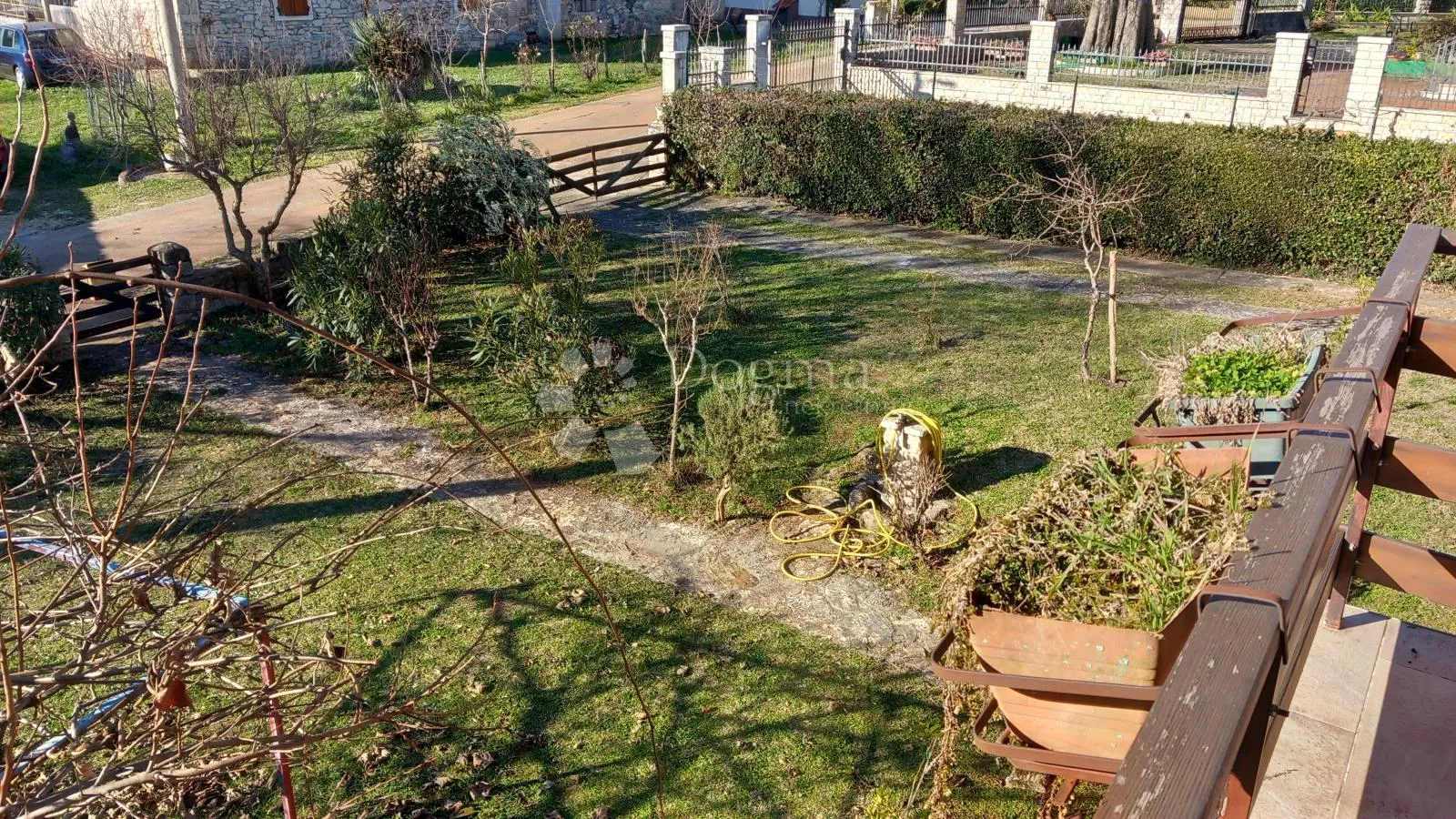 prostrana kuća s dva apartmana u mirnom okruženju blizu brtonigle - slika 17