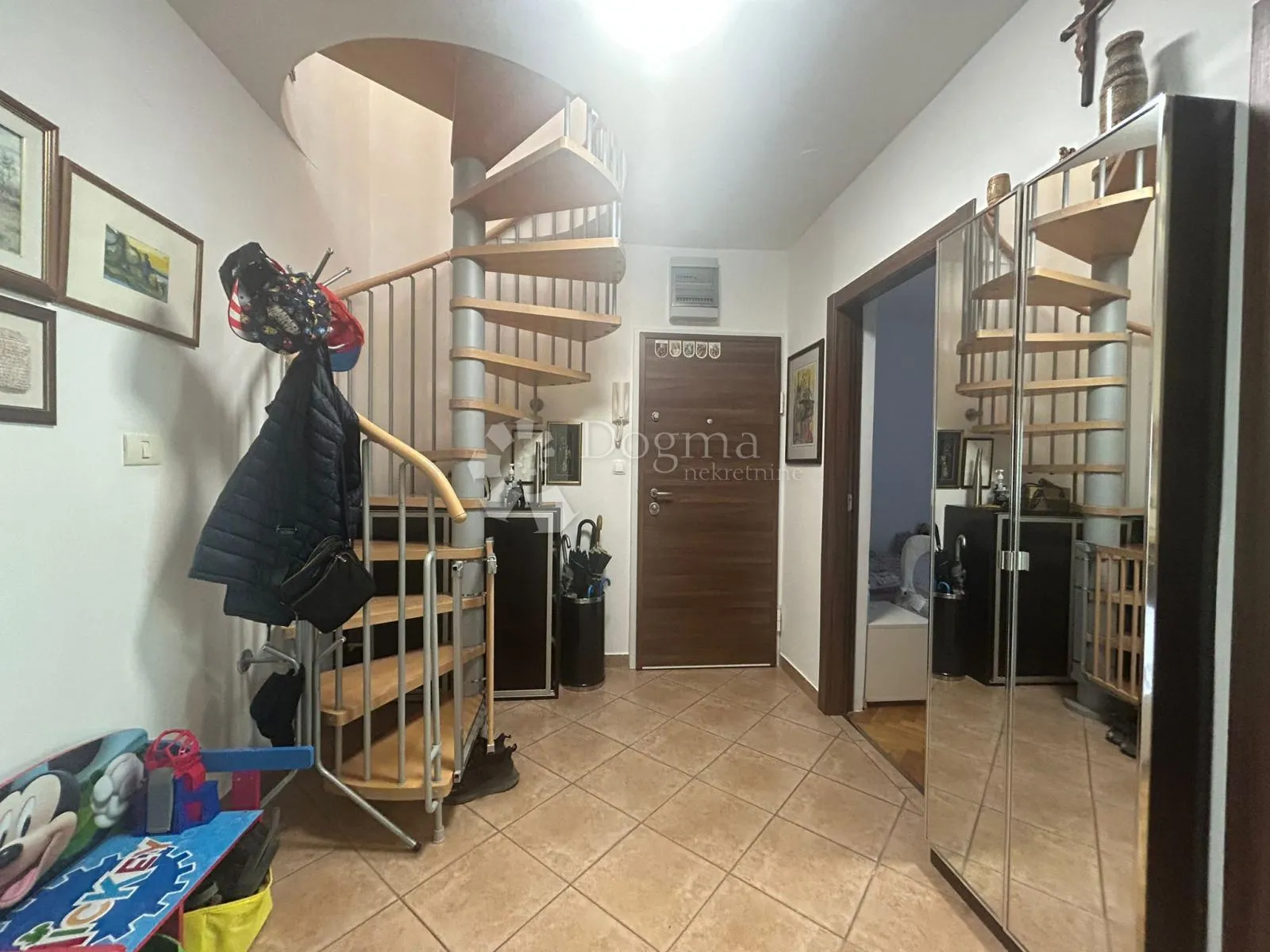 dvoetažni stan u fažani, 400 m od mora – 65 m² + galerija 28 m² - slika 17