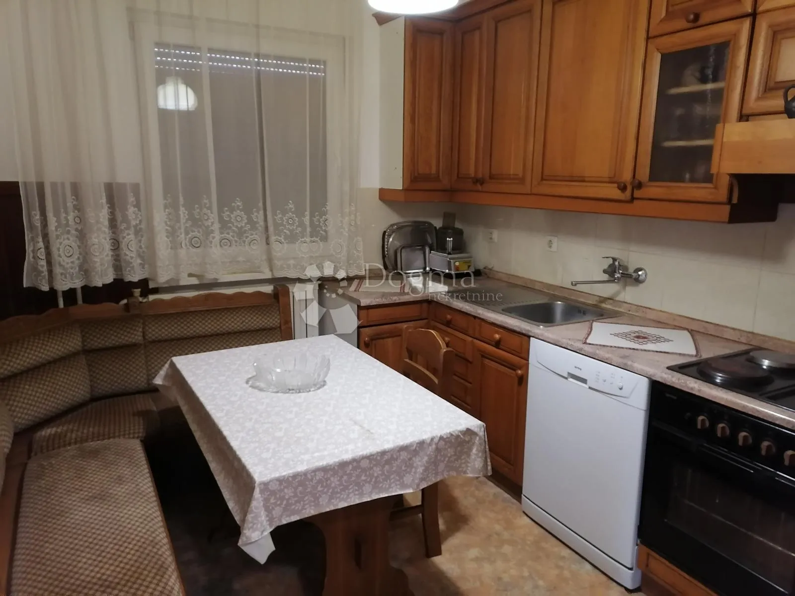 kvalitetno građena kuća vrhunskog izgleda u murskom središću - slika 12