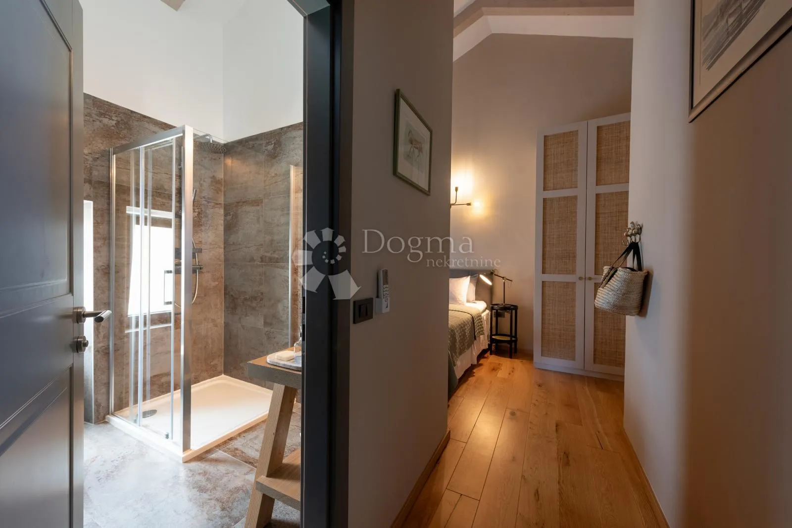 kamena villa s bazenom na mirnoj loakciji - slika 10
