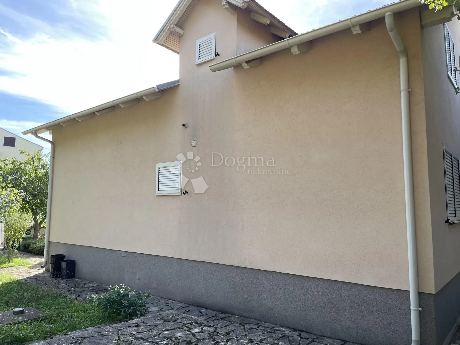 vodice – kuća s 3 stana i dodatnim objektom, 500 m od mora - slika 6