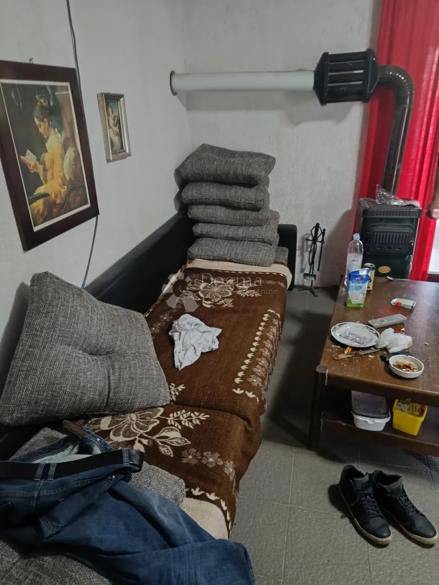 kuća u prirodi nedaleko javnog prijevoza - slika 7