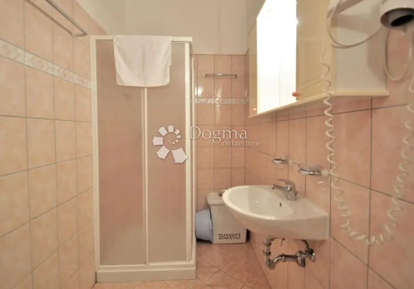 kuća sa apartmanima i bazenom u blizini fažane čeka na vas! - slika 14