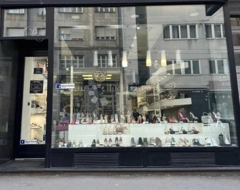 prodaje se poslovni prostor 68,45 m2 u srcu grada, strogi centar - slika 1