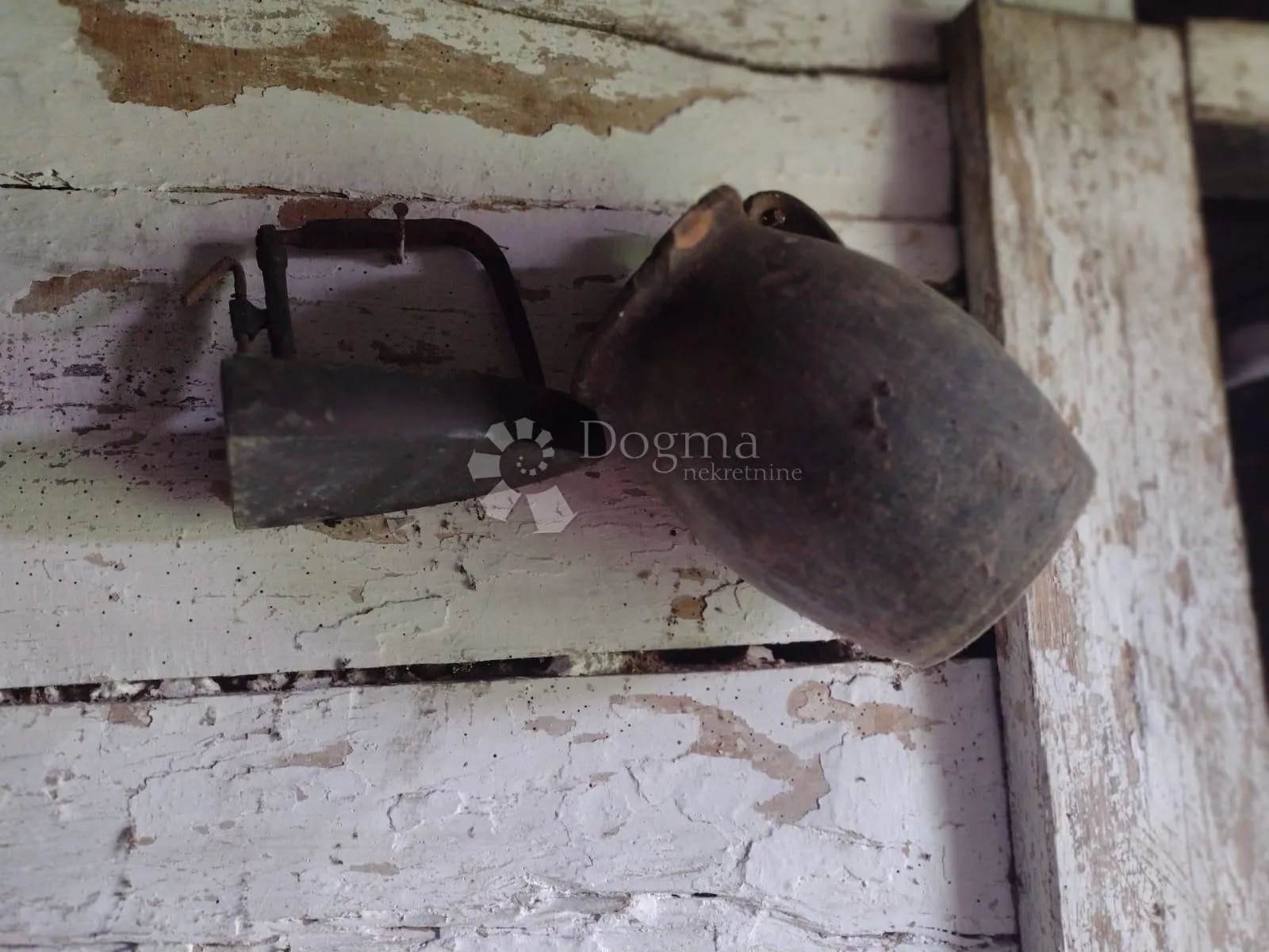 romantična kućica u blizini potoka - slika 11