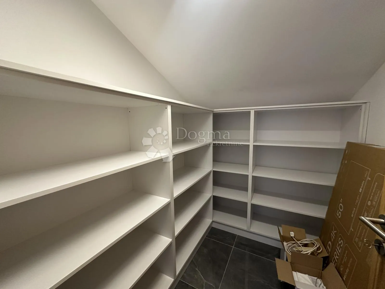 kuća sa 6 apartmana 550m2 u blizini mora - slika 13