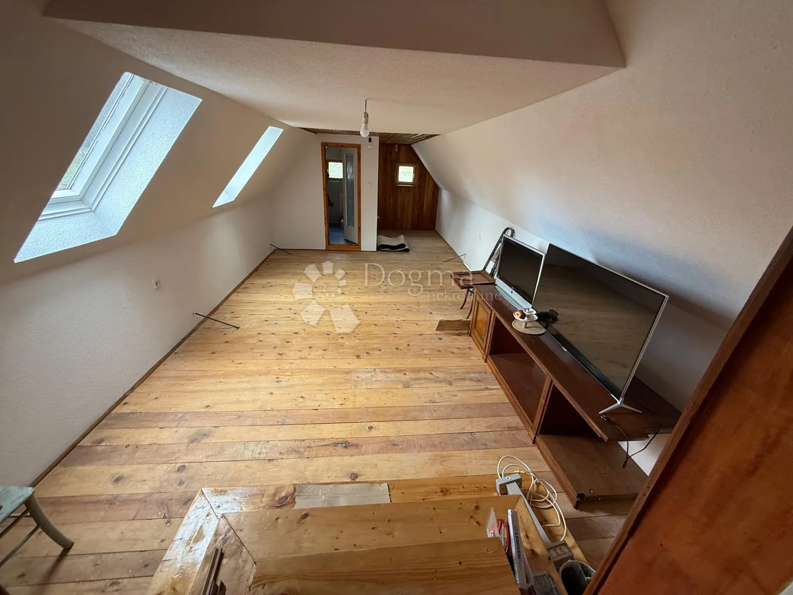 kuća 2 apartmana 2 građ zemljišta poljo 3000m2 - slika 19