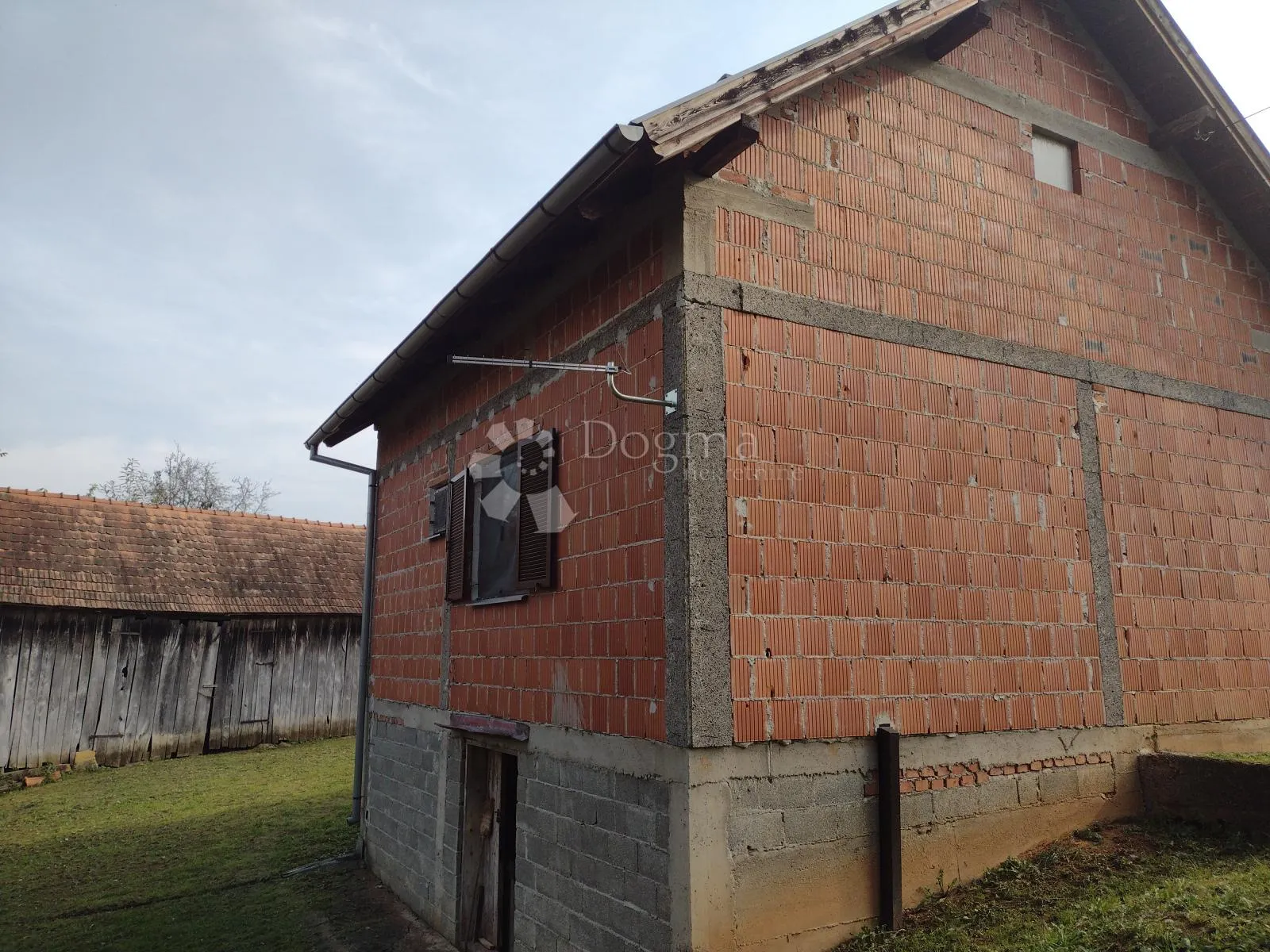 divan pogled, novouređeno i namješteno - slika 11